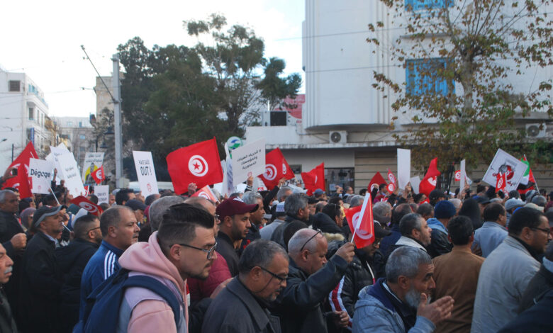 مظاهرات الذكرى 11 للثورة التونسية.. رسائل ملحة في بريد المعارضة وقيس سعيد