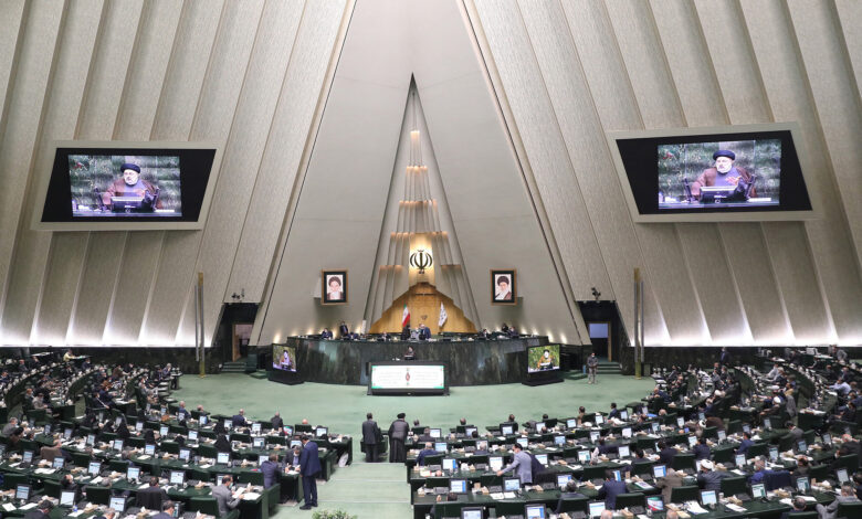 مواجهة برلمانية.. صحيفة إيرانية تكشف عن خطة طهران للرد على القرار الأوروبي بشأن الحرس الثوري