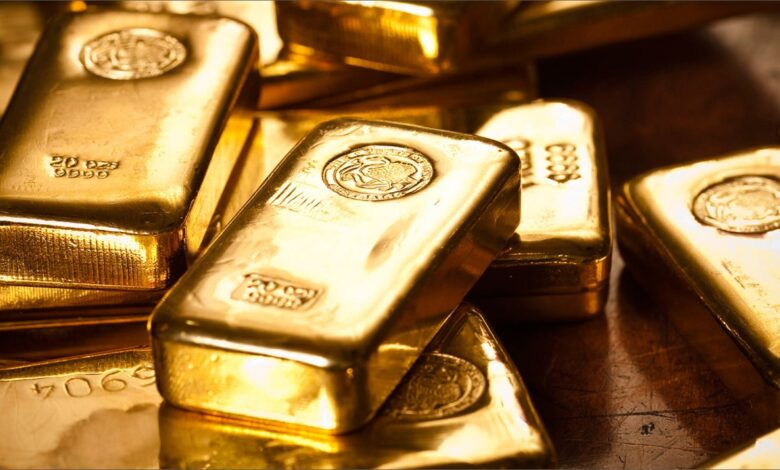 الذهب عند أعلى مستوى له في 8 أشهر مدعوما بتراجع الدولار