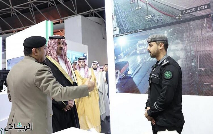 فيصل بن سلمان يزور جناح وزارة الداخلية في «مؤتمر ومعرض خدمات الحج والعمرة» في جدة