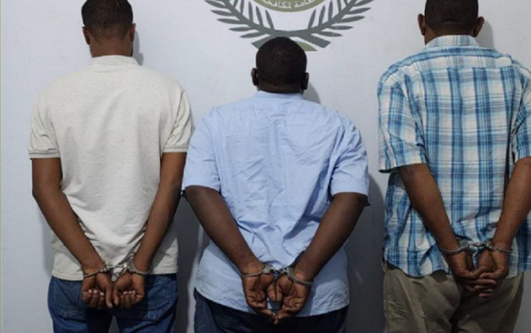 القبض على 3 مقيمين بحوزتهم 81,000 قرص "إمفيتامين" في جدة