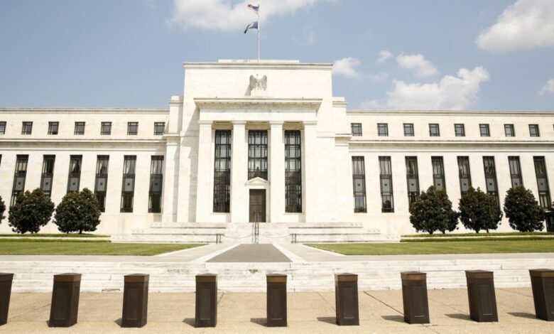 هل يتراجع المركزي الأميركي عن سياسة التشديد النقدي؟