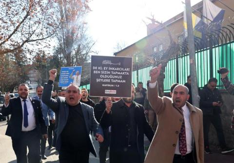مظاهرات حاشدة في تركيا ضد الاعتداء على القرآن الكريم