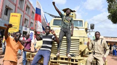 الولايات المتحدة «تضيّق الخناق» على بوركينا فاسو خوفاً من تمدد روسي