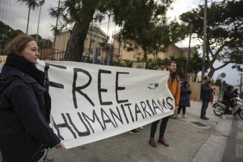 اليونان: تأجيل محاكمة لاجئة سورية و23 متطوعاً بتهمة التجسس إلى الجمعة