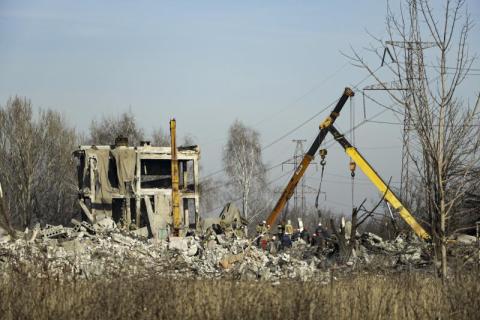 أوكرانيا تعلن قصف 5 مناطق تمركز لعسكريين روس