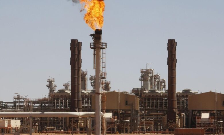 لماذا ترفض الجزائر القرار الأوروبي لتسقيف أسعار الغاز وكيف سينعكس على اقتصادها؟