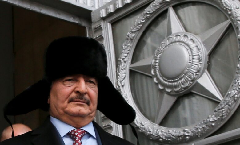 صحيفة روسية: حفتر مستعد للتخلي عن سعيه للسلطة.. فهل يصبح شرق ليبيا مواليا للغرب؟