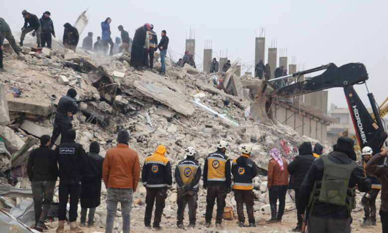 بين قصف النظام والزلزال.. هكذا يطارد الموت السوريين شمالي البلاد