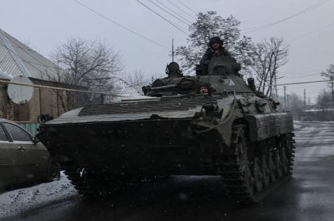 يقول الحاكم إن التعزيزات الروسية تتدفق إلى شرق أوكرانيا