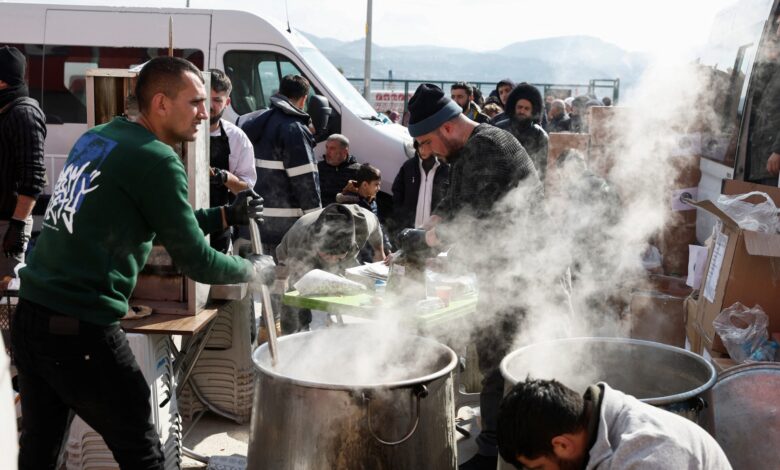 مجموعات متطوعة تندفع لتوزيع مساعدات على ضحايا زلزال تركيا |  أخبار الزلازل