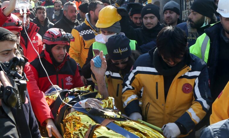 رجال الإنقاذ في تركيا وسوريا يصرون على تجاوز عدد القتلى 25 ألفاً |  أخبار الزلازل