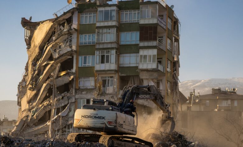 عدد قتلى الزلازل في تركيا وسوريا يتجاوز 45000