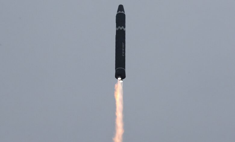 كوريا الجنوبية تفرض عقوبات على كوريا الشمالية تجارب صاروخية