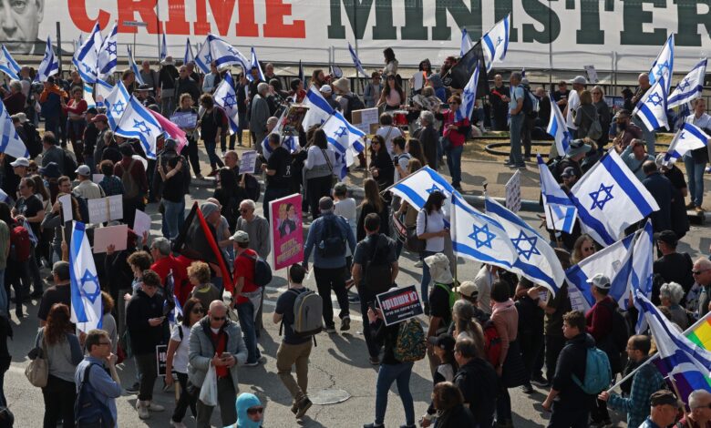 احتجاجات حاشدة في الوقت الذي تمضي فيه إسرائيل قدما في "الإصلاح" القضائي |  أخبار الصراع الإسرائيلي الفلسطيني