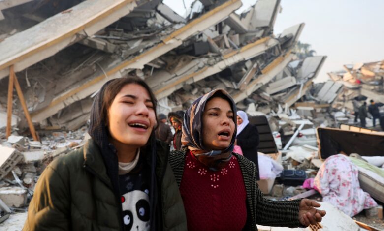 "اعتقدنا أنه يوم القيامة".. شهادات ناجين من زلزال تركيا وسوريا