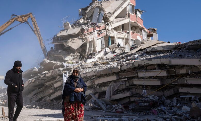 ارتفاع حصيلة القتلى إلى أكثر من 20 ألفاً بعد زلزال تركيا وسوريا |  أخبار الزلازل