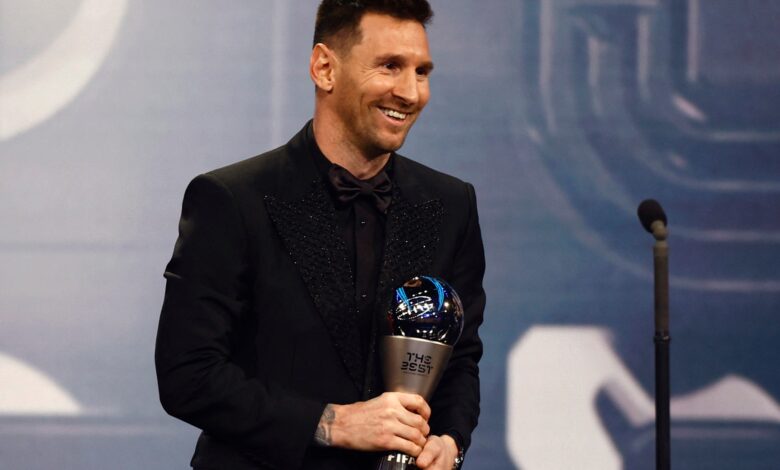 بالفيديو.. ميسي يفوز بجائزة أفضل لاعب في العالم لعام 2022