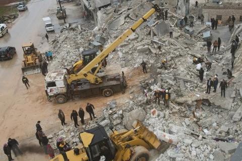 تقرير: اشتباكات بين القوات الحكومية السورية وفصائل المعارضة في منطقة الزلزال
