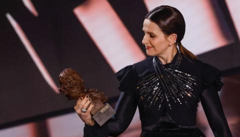 تكريم الممثلة جولييت بينوش في حفل توزيع جوائز غويا السينمائية الإسبانية