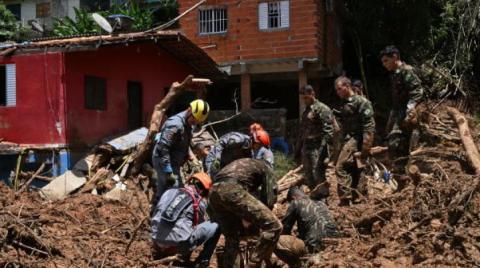حصيلة القتلى من فيضانات البرازيل وانهيارات أرضية
