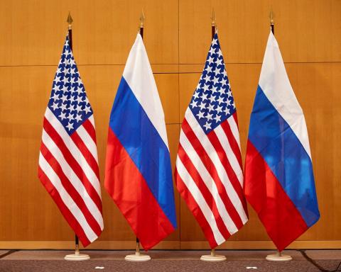 الولايات المتحدة تدعو روسيا للبقاء مع معاهدة الأسلحة النووية