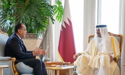 رئيس الوزراء المصري يزور قطر لأول مرة منذ عقد