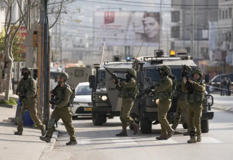 مستوطنون إسرائيليون يواصلون أعمال عنف في الضفة الغربية بعد مقتل فلسطيني مسلح 2