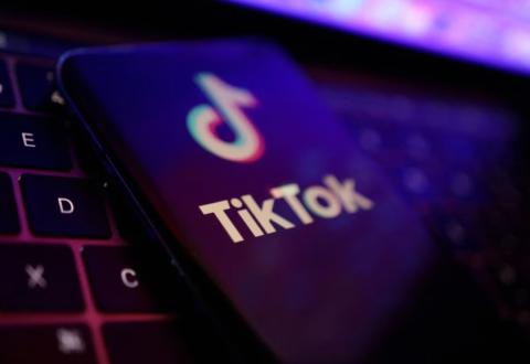 مفوضية الاتحاد الأوروبي تحظر TikTok على هواتف الموظفين