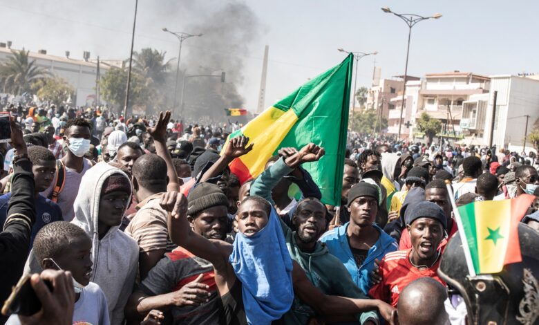ماراثون التنافس على الرئاسة في السنغال.. ماذا تحمل احتجاجات أنصار عثمان سونكو؟