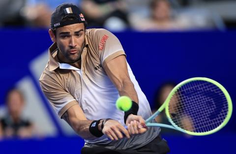 Berrettini Solid في أكابولكو ؛  الكاراز ، نوري سحب