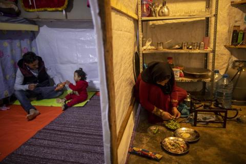 السوريون المتضررون من الزلزال يستعدون لهدوء رمضان