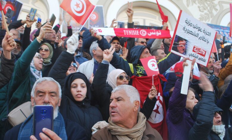 قيادات بجبهة الخلاص للجزيرة نت: الرئيس التونسي دخل منعرجا جديدا لإسكات المعارضة