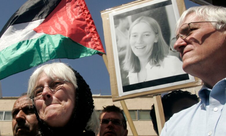 جرافة إسرائيلية قتلت ابنتها قبل 20 عاما.. والدة راشيل كوري تتحدث للجزيرة نت
