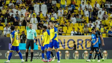 شاهد- نوبات غضب وبطاقة صفراء واستبدال.. ماذا يجري مع رونالدو في الدوري السعودي؟