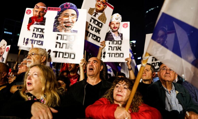 موقع بريطاني: هل تؤجج الأزمة السياسية في إسرائيل نيران حرب أهلية؟