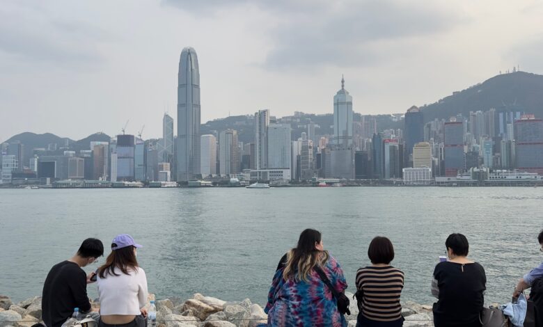 تكافح هونغ كونغ لاستعادة تاج "المدينة العالمية" من السياح