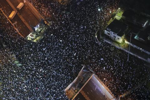 إسرائيليون يحتجون على خطط الإصلاح القانوني للأسبوع التاسع
