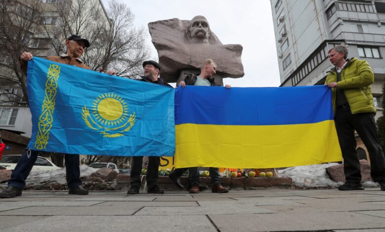 مركز روسي: هل تسعى أوكرانيا لجر كازاخستان إلى الحرب؟