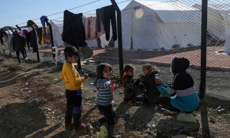 أسعار مرتفعة وجيوب فارغة.. معاناة اللاجئين السوريين تتزايد بسبب الزلزال