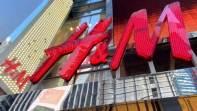 متجر الأزياء H&M يحقق أرباحًا مفاجئة في ديسمبر-فبراير
