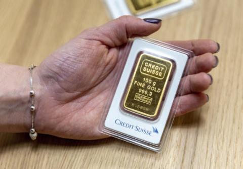 تنجرف أسعار الذهب هبوطيًا حيث يركز المستثمرون على اجتماع بنك الاحتياطي الفيدرالي الأمريكي