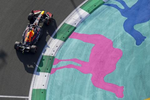 يقود Verstappen فريق Red Bull One-Two في أول تجربة سعودية