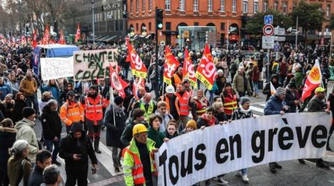 استئناف الاحتجاجات في فرنسا وسط غضب من إصلاح سن التقاعد لماكرون