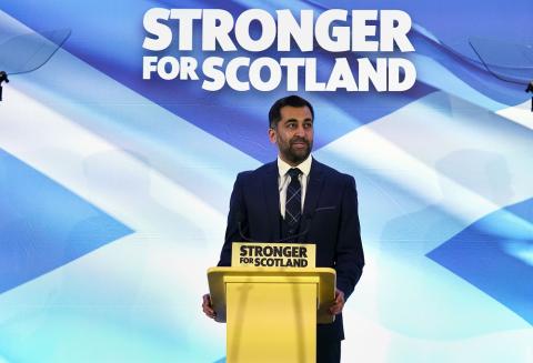 حمزة يوسف يفوز بالسباق ليكون قائد اسكتلندا القادم ، متعهداً بإحياء الاستقلال
