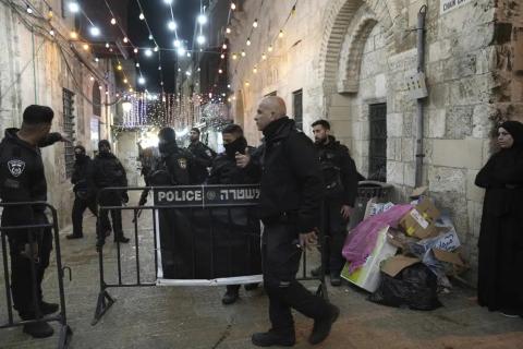 أطلقت شرطة الاحتلال النار على رجل في الحرم القدسي مما أدى إلى استشهاده