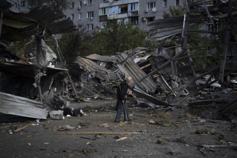 روسيا تهاجم مدنًا في أنحاء أوكرانيا ، ما لا يقل عن خمسة قتلى