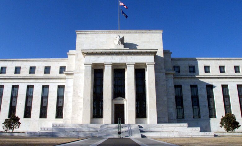 الموازنة: لماذا تتوخى البنوك المركزية الحذر بعد أزمة البنوك