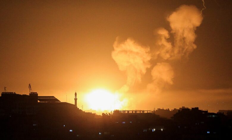 القوات الاسرائيلية تشن غارة جوية على غزة وانفجارات |  أخبار