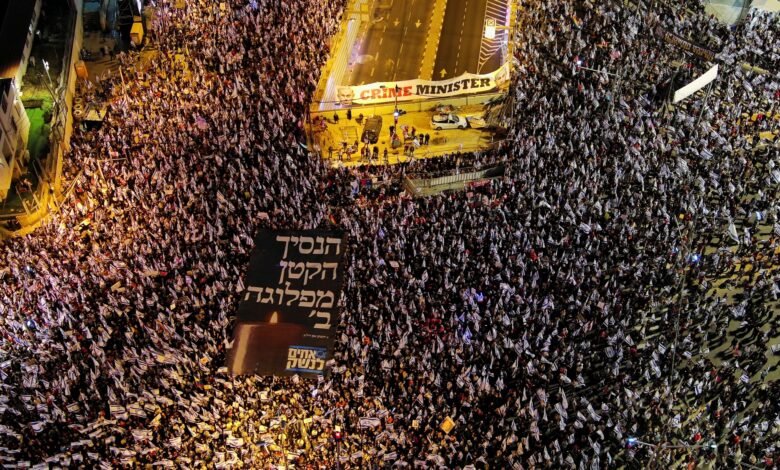 عشرات الآلاف من الإسرائيليين يتظاهرون ضد خطة الإصلاح القضائي |  أخبار